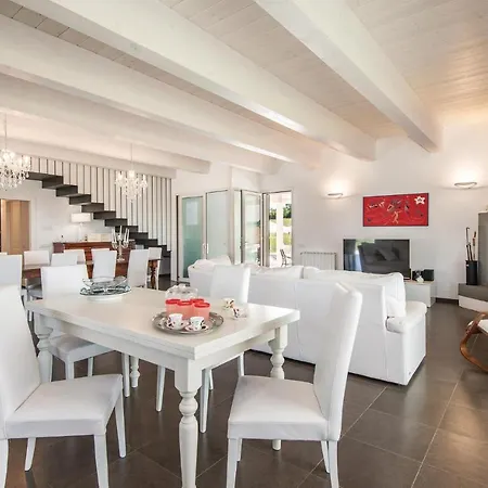 Lovely In Сasa de vacaciones Montecastrilli