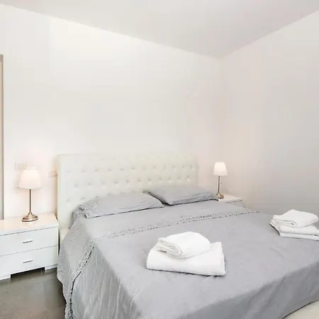 Lovely In * Montecastrilli