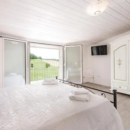 Lovely In Montecastrilli